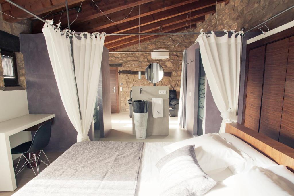 Hotel Restaurante Masia La Torre Мора-де-Руб'єлос Номер фото